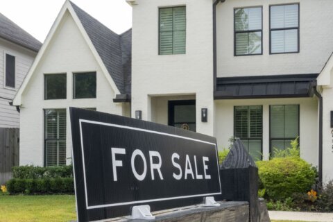 Trump anuncia que EEUU prohibirá que grandes inversores compren viviendas