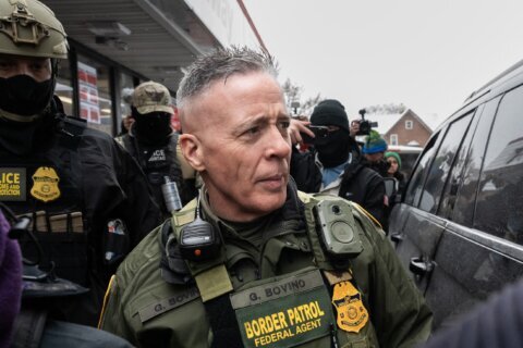 Corte levanta restricciones sobre tácticas usadas en operativos migratorios en Minnesota