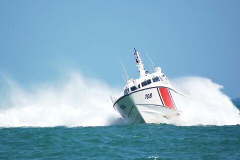 Guardia Costera busca sobrevivientes de ataques de ejército de EEUU contra lanchas