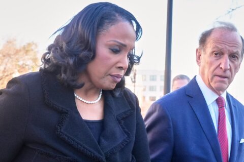 Corte Suprema se muestra dispuesta a mantener en su puesto a gobernadora de la Fed