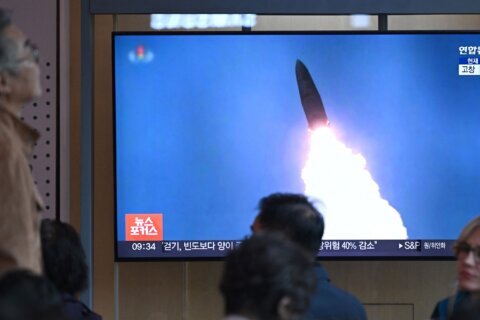 Corea del Norte lanza un misil balístico hacia el mar, dice Corea del Sur