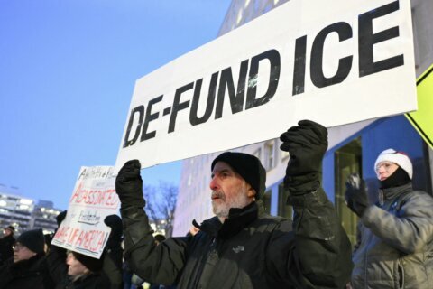 Cientos de organizaciones convocan a un ‘paro nacional’ en protesta contra el accionar de ICE