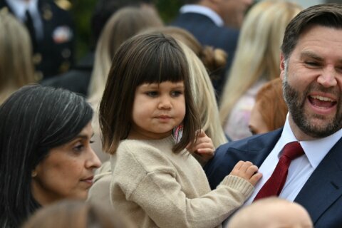 El vicepresidente Vance y su esposa anuncian que esperan su cuarto hijo