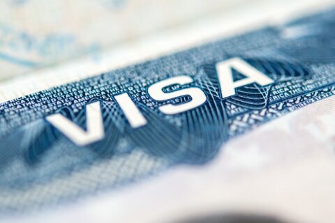 EEUU extiende a 20 países más la pausa de solicitudes migratorias