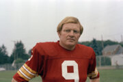 Sonny Jurgensen, the strong-arm QB whose personality made him a beloved football figure, dies at 91