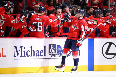 Capitals hold off Vegas’ late comeback in a 3-2 victory over the Golden Knights
