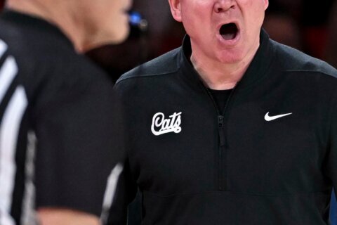 No. 4 Arizona steadies the ship with a gritty 73-66 win at No. 2 Houston