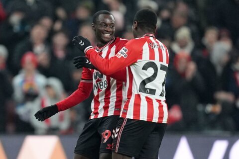 Diarra gets Sunderland off on the right foot in drubbing of Burnley