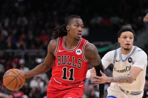 Timberwolves acquire Ayo Dosunmu for scoring depth in trade-deadline deal with Bulls, AP source says