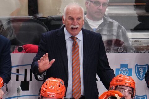 Joel Quenneville wins his 1,000th game, joining Scotty Bowman in an elite club for NHL coaches