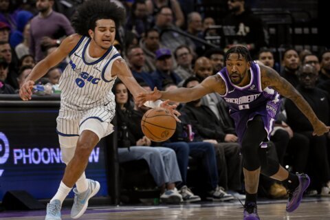 Magic use 3-point flurry to hand the Kings their franchise-record 15th straight loss