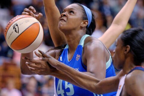 2-time WNBA champion Kara Braxton dies at 43 after being in a car crash