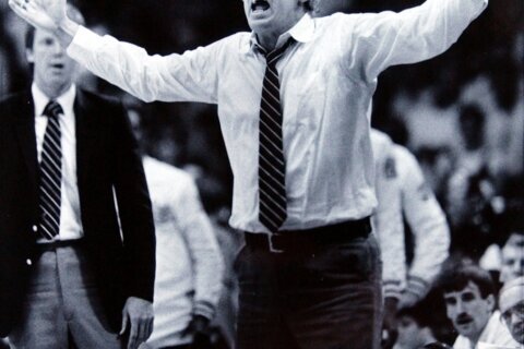 Doug Moe, the rumpled, irreverent coach of the high-scoring Denver Nuggets, dies at 87