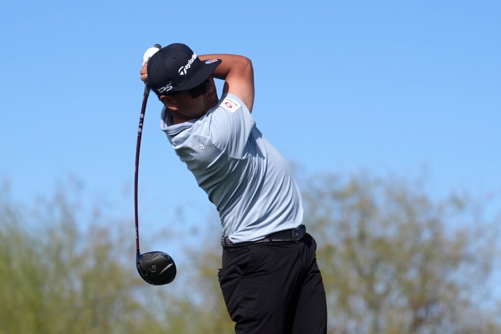 Hisatsune chips in for birdie after water ball, shoots 63 to take 2nd-round lead at Phoenix Open