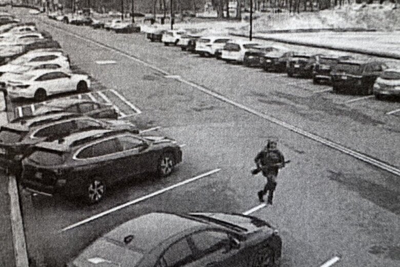 Teen accused of running toward Capitol with shotgun appears in federal court