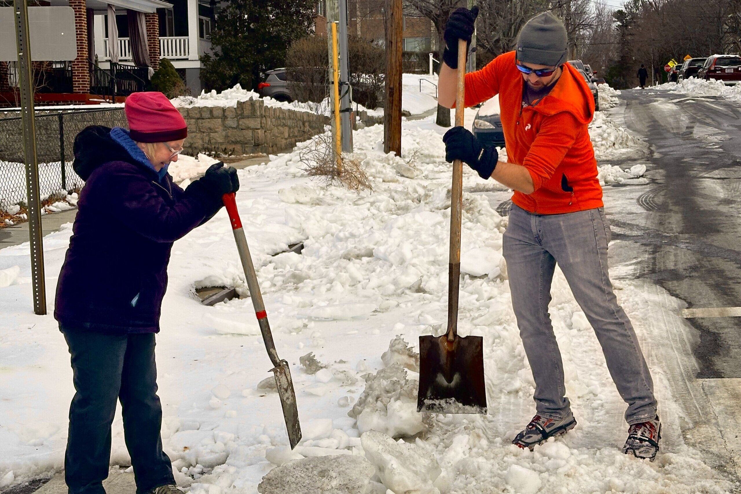 A week after the snowstorm, neighbors help neighbors in DC