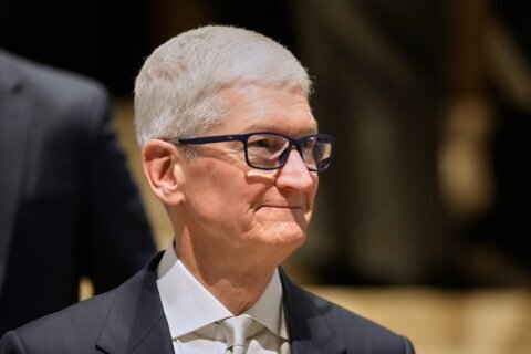 Trump’s FTC chairman chides Apple boss Tim Cook for content of Apple news feed