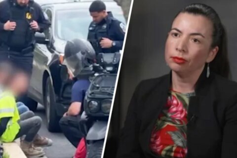 Agente migratorio se habría disculpado con directora tras arresto frente a escuela en DC