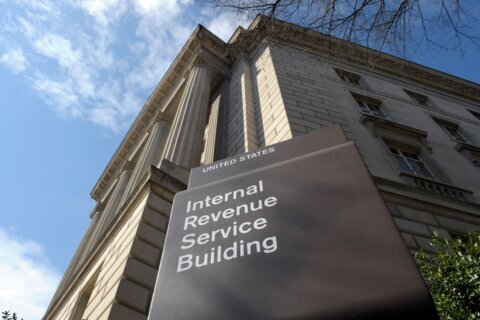 El IRS compartió erróneamente datos de contribuyentes con ICE, según documento judicial