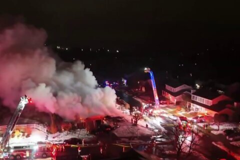 ‘Muy aterrador’: familias esperan por respuestas sobre la explosión en Centreville