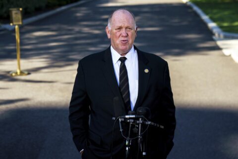 Zar de la frontera asegura que continuarán redadas migratorias durante cierre parcial del DHS