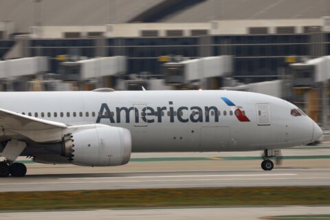 Hallan agujero de bala en un avión de American Airlines mientras estaba en Colombia