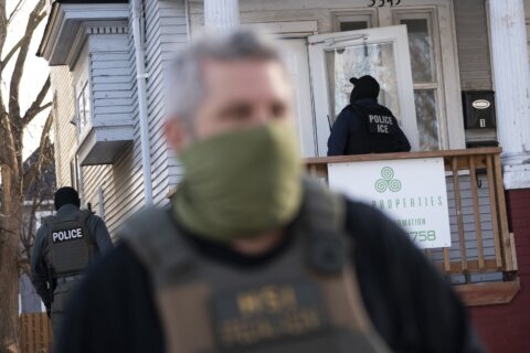 Jueza federal acusa al gobierno de Trump de “aterrorizar” a inmigrantes