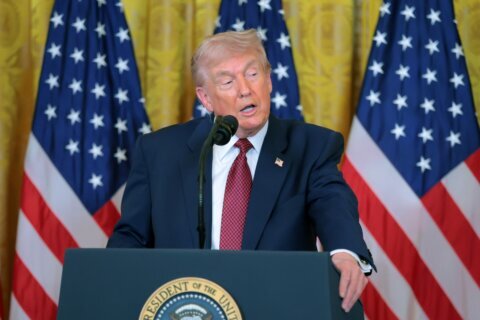 Trump promete requisitos de identificación en elecciones intermedias, ¿será posible?