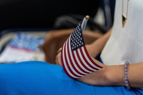 Gobierno de Trump estaría pidiendo cuota mensual a oficinas de inmigración para revocar ciudadanías