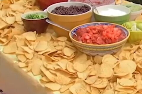 Cuánto gastarás si te reúnes en familia a ver el Super Bowl 60