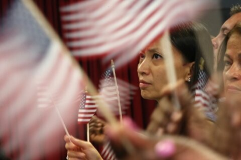 Estadounidenses naturalizados en la mira: ¿en qué casos se puede perder la ciudadanía?