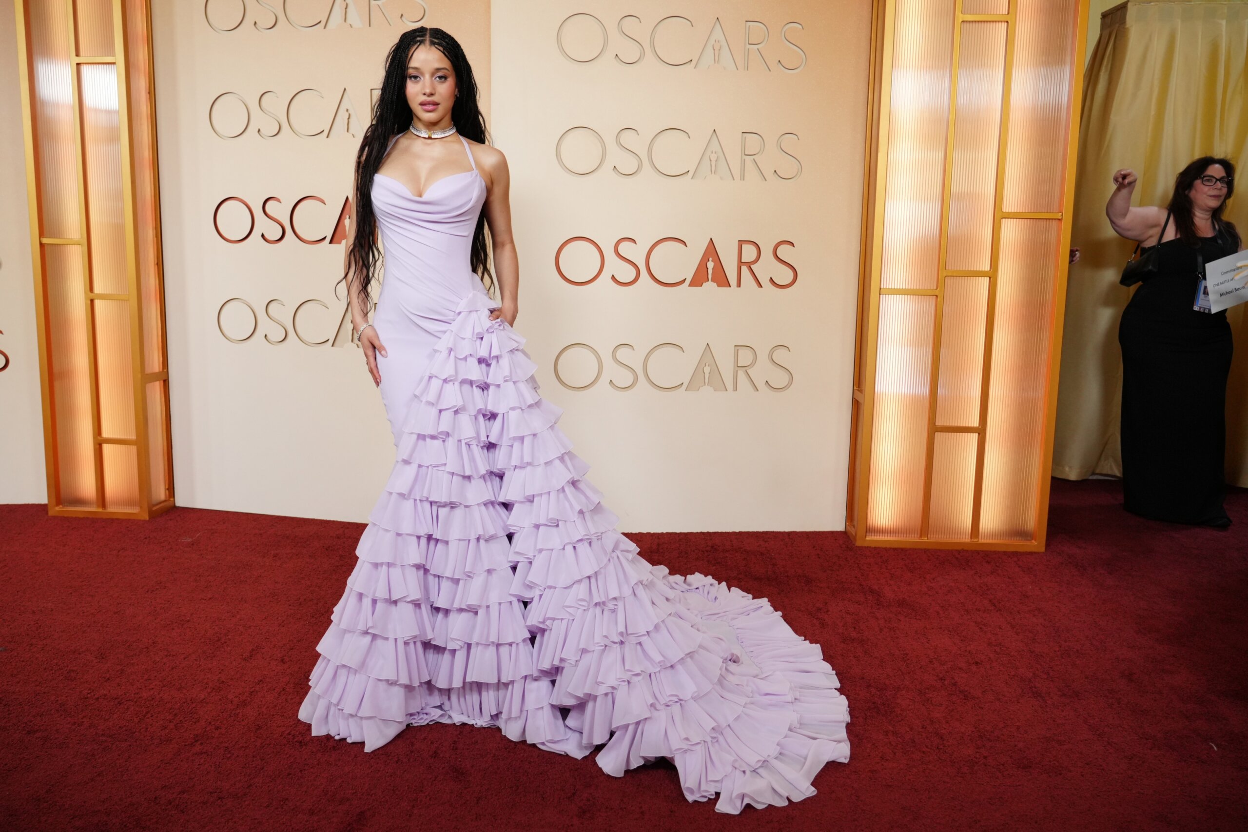 Stars deliver modern and colorful looks on Oscars red carpet - WTOP News