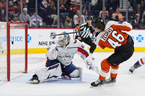 Konecny, Zegras score in 2nd period, help rally Flyers to a 4-1 win over the Capitals