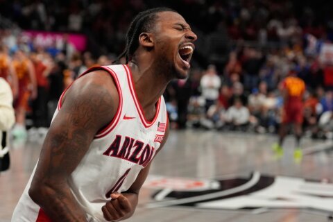 Jaden Bradley’s last-second jumper lifts No. 2 Arizona past No. 7 Iowa St 82-80 in Big 12 thriller