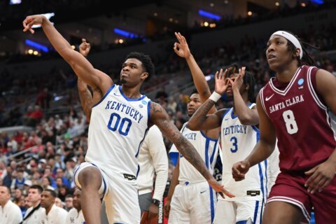 Otega Oweh’s buzzer-beater saves Kentucky in 89-84 overtime win over Santa Clara in March Madness