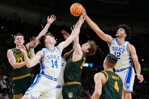 No. 1 overall seed Duke survives 16-seed Siena, rallies for 71-65 win in 1st round of March Madness