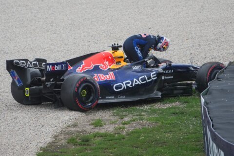 Max Verstappen gets X-rays on hands after crash at Australian GP qualifying