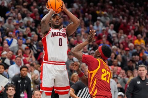 No. 2 Arizona’s Jaden Bradley stuns No. 7 Iowa State with a buzzer-beater to reach Big 12 final