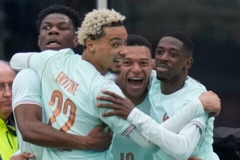 Kylian Mbappé shakes off knee injury and sparks France’s 2-1 World Cup tuneup win over Brazil