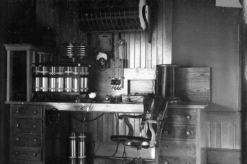 1907 photo of US Naval Wireless station North Head, Washington.