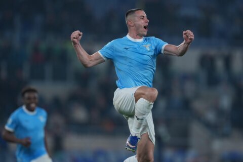 Marušić goal in stoppage time gives Lazio win over Sassuolo