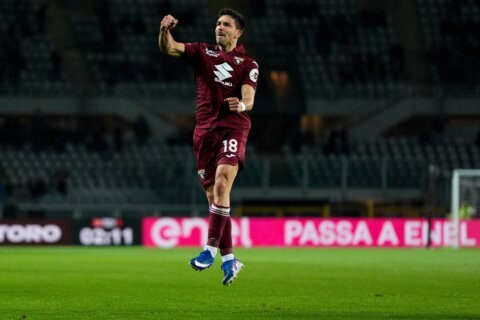 Parma scores two own goals in two minutes and falls at Torino