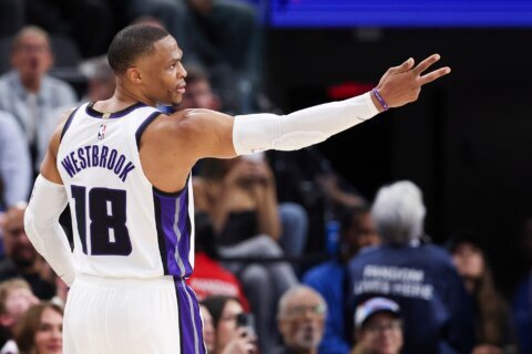 Westbrook has triple-double in Kings’ 118-109 win as Clippers lose Leonard to sprained ankle