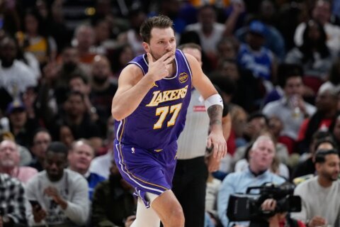 Doncic drops 40, James adds 30 as Lakers stretch their streak to 7 with 124-116 win over Rockets