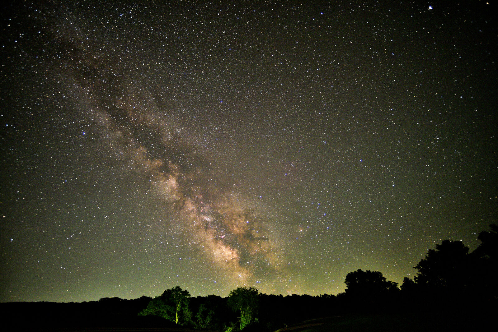 Eyes to the Skies for April: Lyrids meteor shower and a launch window for Artemis II