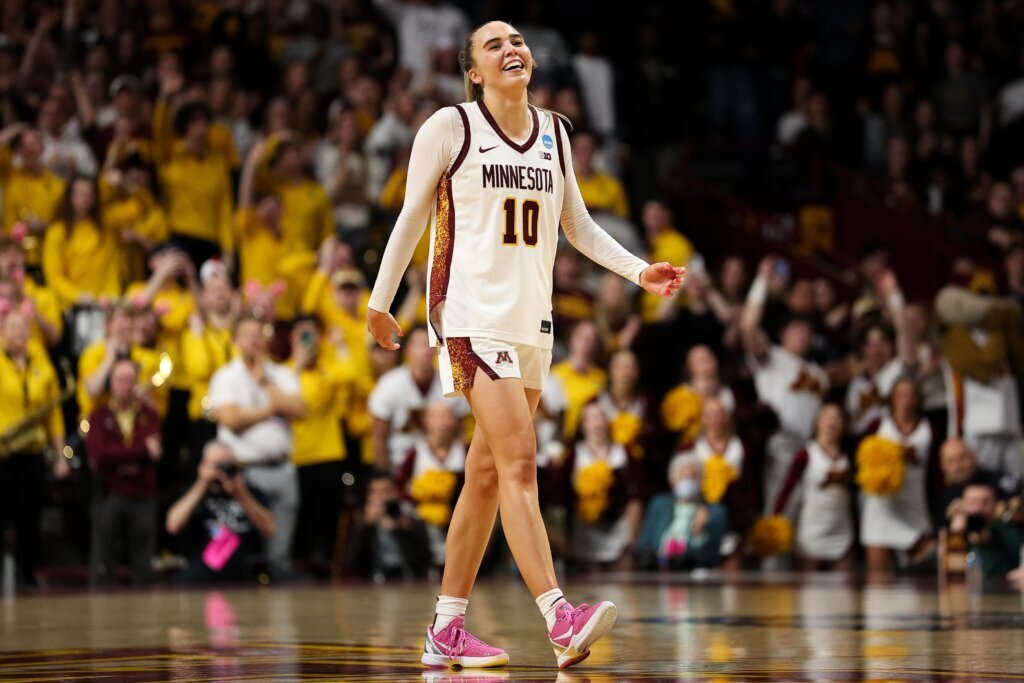 Minnesota sidesteps a major March Madness upset by surging past No. 13 seed Green Bay 75-58 at home