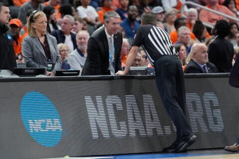 Buzzer sounds nonstop for about 7 minutes, causing delay in Iowa-Illinois March Madness game