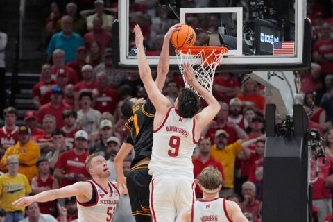 Nebraska’s Fred Hoiberg takes blame for having 4 players on floor, leading to critical Iowa bucket
