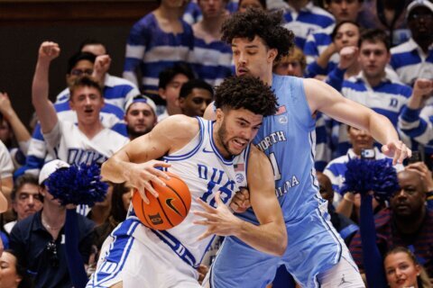 Boozer, No. 1 Duke take over after halftime to beat 17th-ranked rival North Carolina 76-61