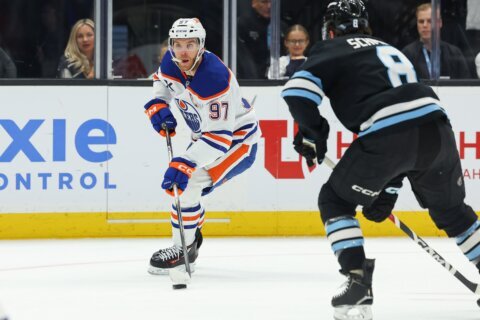 McDavid scores twice to give him 401 career goals and 1,200 points as Oilers top Mammoth 5-2